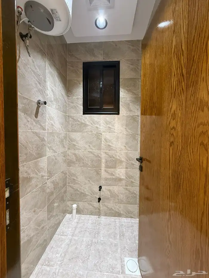 للبيع شقق علويه تشطيب فندقي بمصعد جاهز وسطح خاص بدره الموسي 9