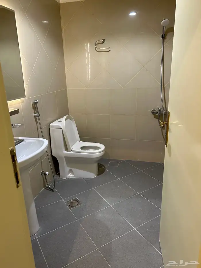 دور  ارضي  (  مؤثث ) في حي الملز 18