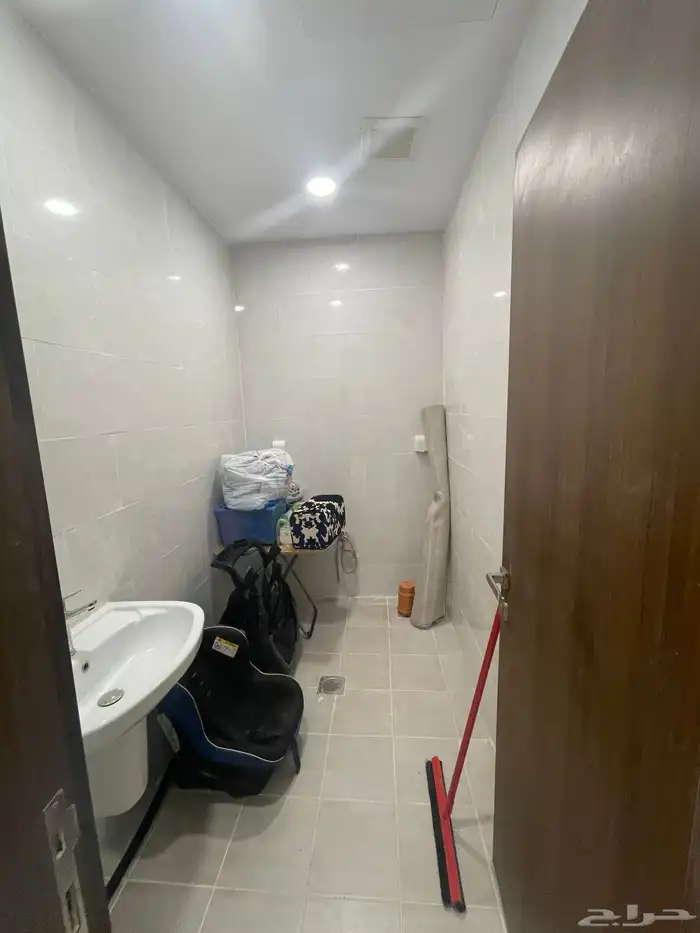 للإيجار فيلا المشرقية حي الجنادرية 8