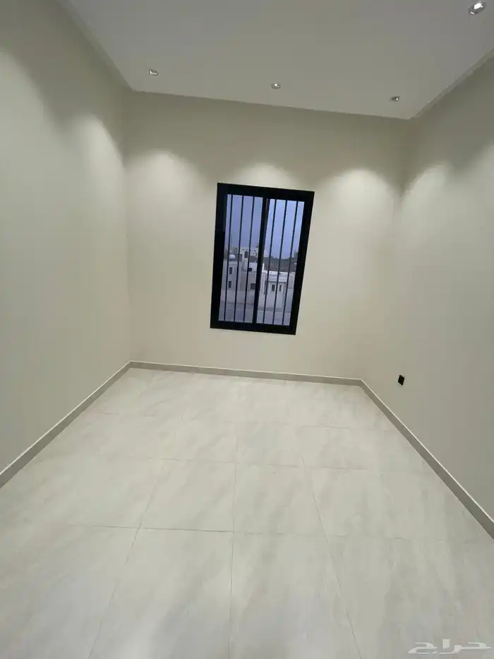 للبيع ارواف ارضيه وارواف علويه تشطيب فندقي ابها المحاله 50