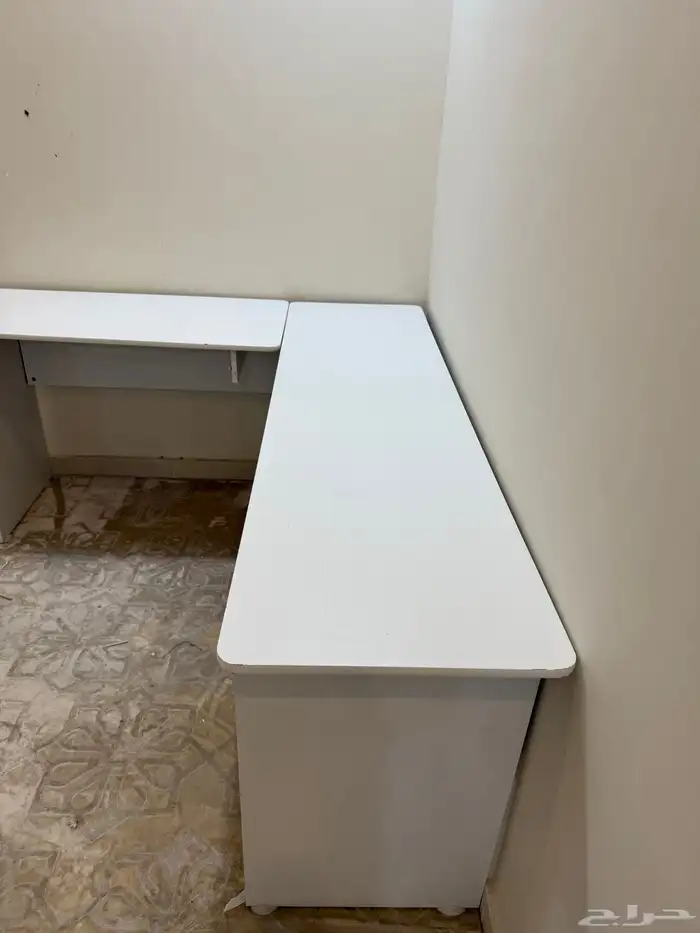 مكتب للبيع سهل التركيب وخفيف 0