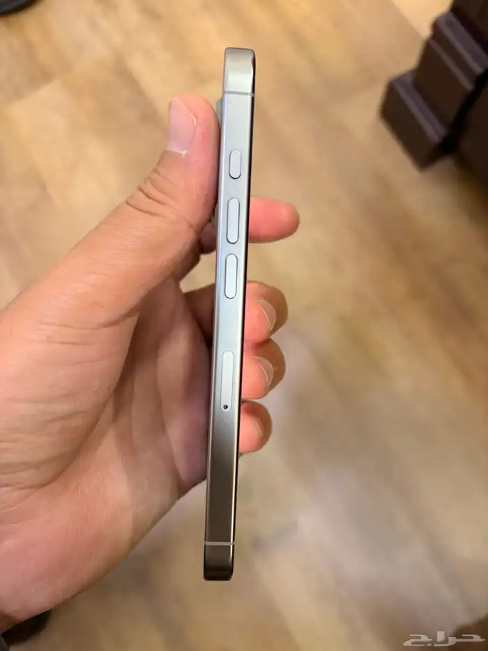 ايفون 16 برو 256 تيتانيوم طبيعي 5