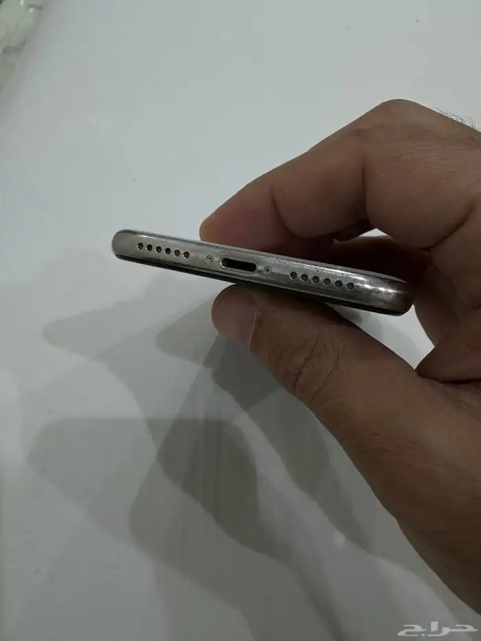 للبيع  iPhone X   سعة 64GB   لون أبيض (Silver) 3