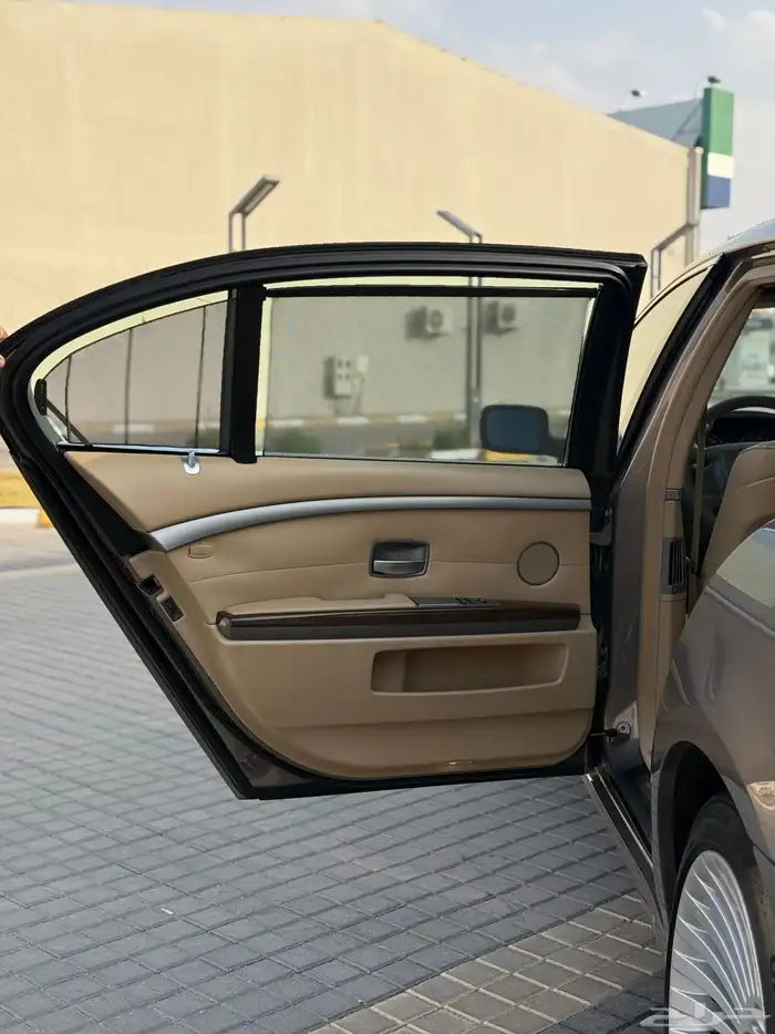 مالك اول مخزن بحالة الوكالة BMW730li 23