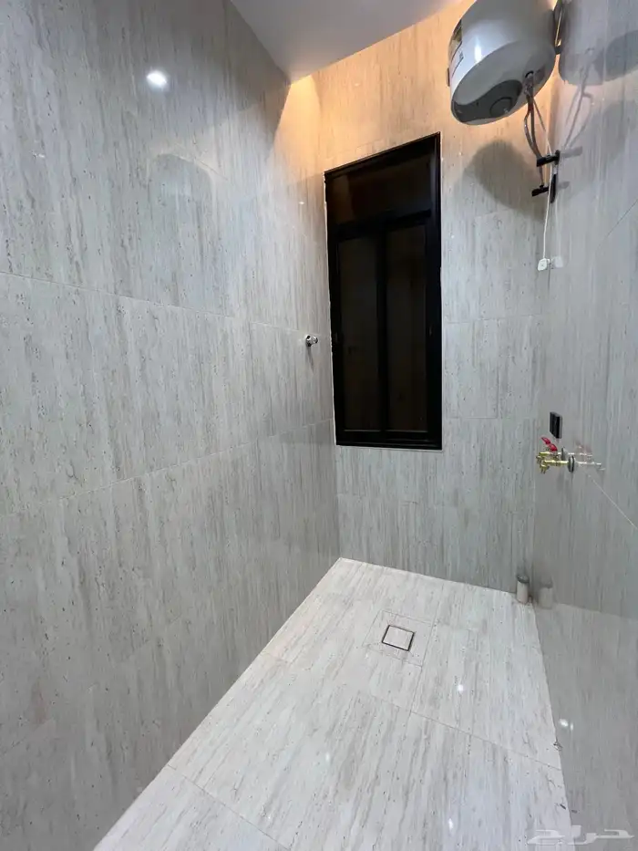 للبيع شقة علويه نظام دور من 6 غرف وسطح خاص بالخميس 500 الف 6