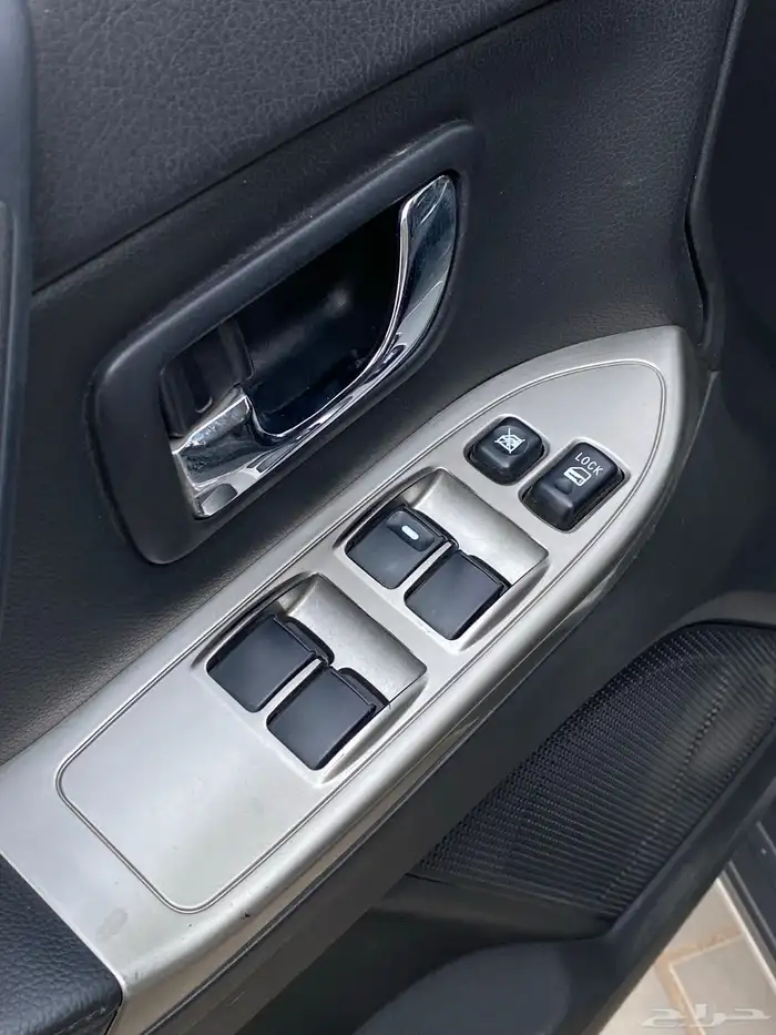 ميتسوبيشي باجيرو GLS 12