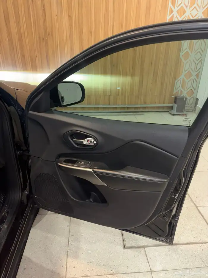 جيب شيروكي سبورت 2019 نظيف 10