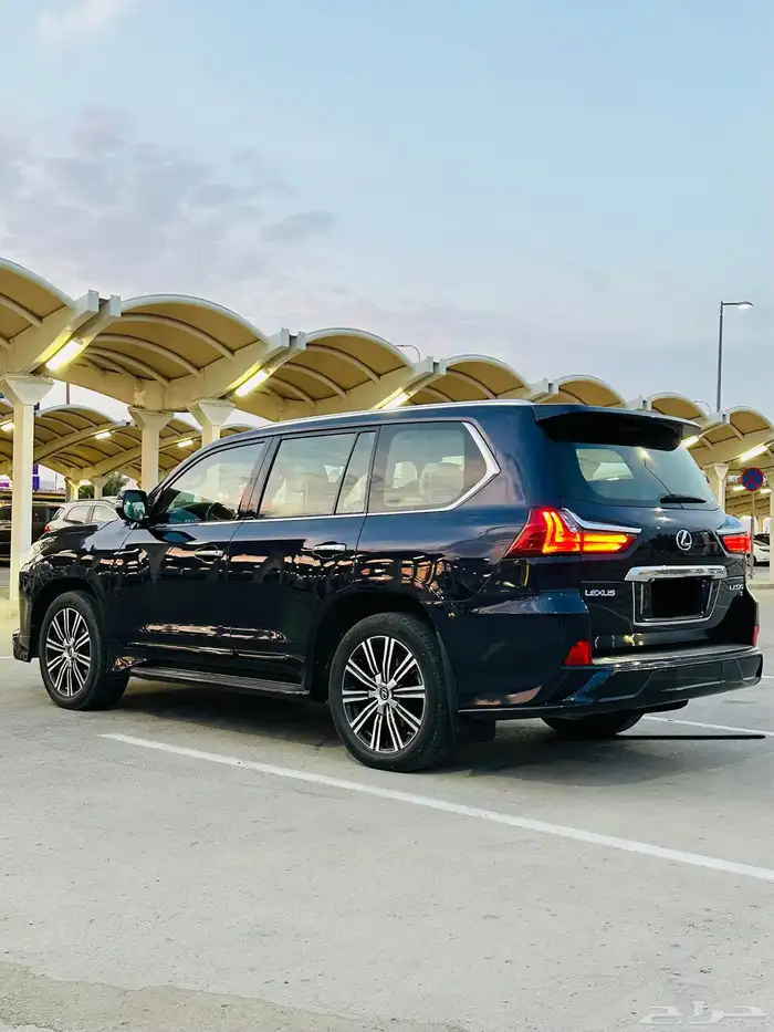 للبيع لكزس LX570s الموديل 2018 محركات وكاله السعر 225000 11