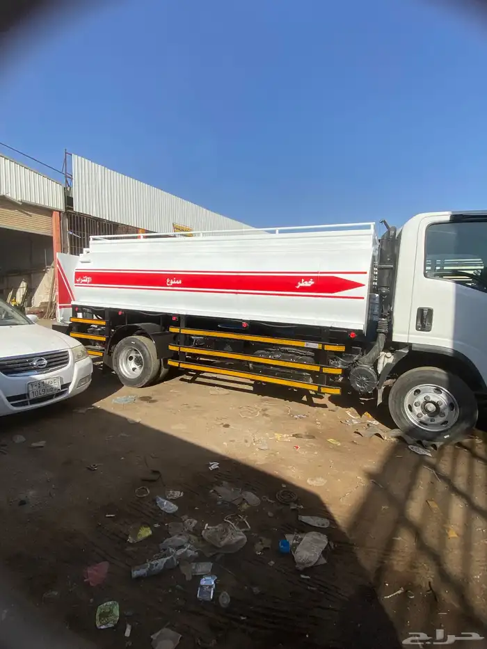 شاحنة وايت صهريج ديزل للايجار tanker truck diesel for rent 0