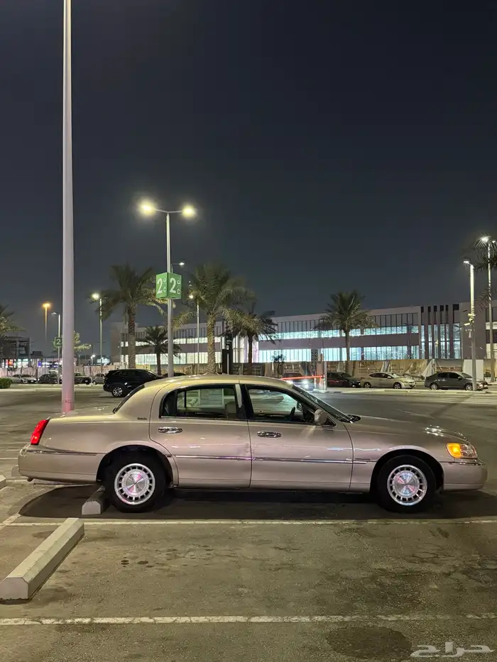 لينكون تاون كار 1998 6