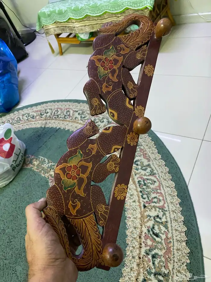 علاقة ملابس صينيه خشب مزخرفه vintage 1