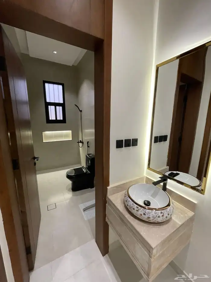 للبيع ارواف ارضيه وارواف علويه تشطيب فندقي ابها المحاله 24