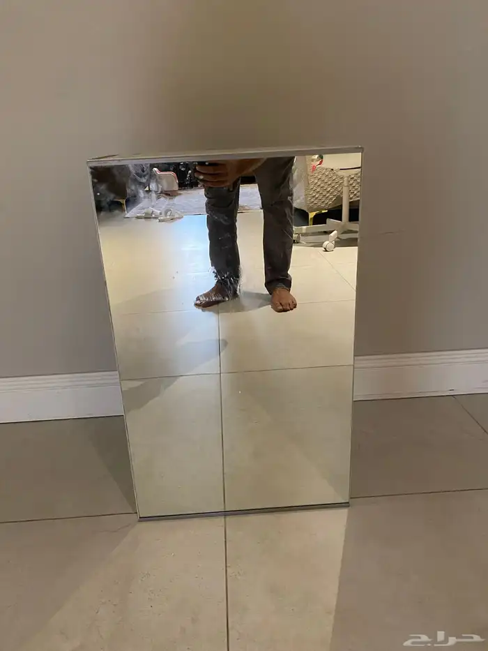 مرايه خلفها صندوق تنفع للمغسله او صيدليه او كذا اسعمال 0