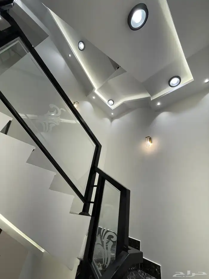 للبيع ارواف ارضيه وارواف علويه تشطيب فندقي ابها المحاله 20