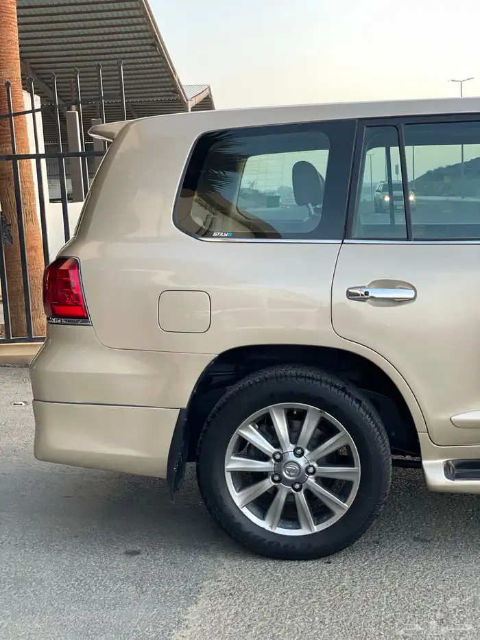 جيب لكزس فل 13