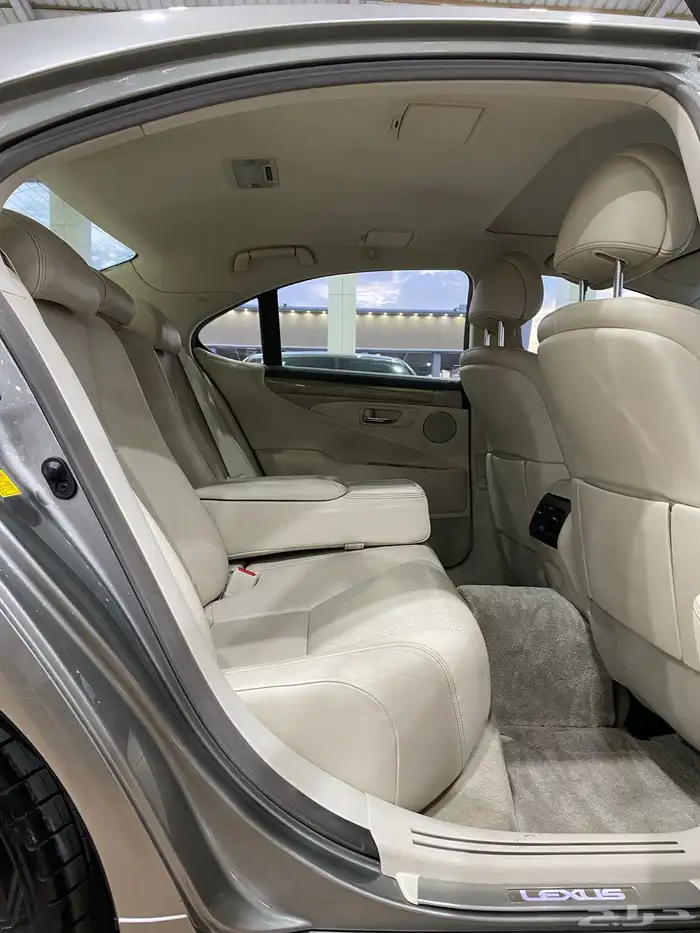 لكزس LS460 المديل 2014 العدد 210 الف 4