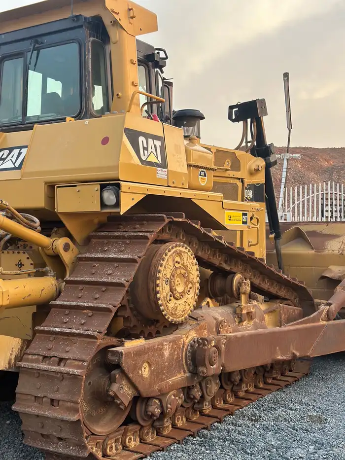 بلدوزر D9R كتربلر الزاهد نظيف جدا  موديل 2011 1