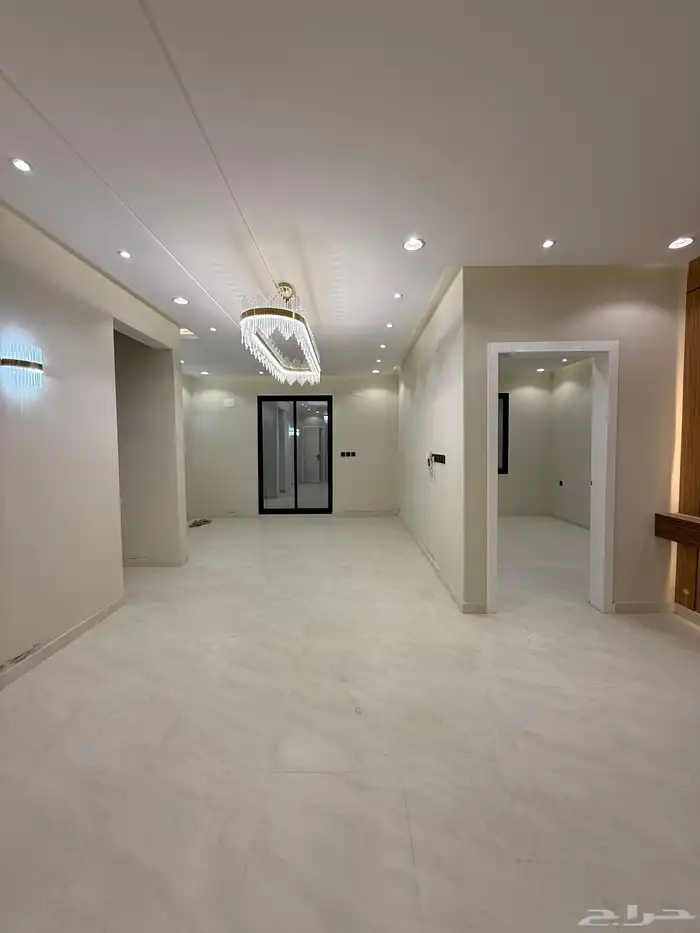 للبيع شقه علويه بدرج داخلي لسطح ابها حطين مقابل كبري المطار 10