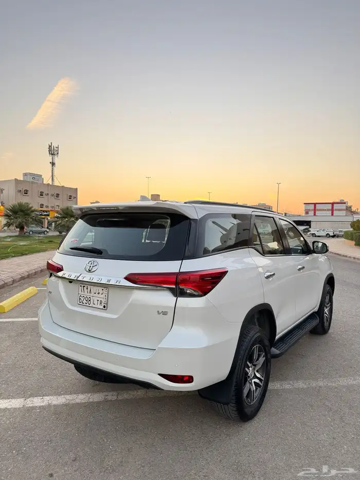 فورشنر 2023 6 سلندر VX سعودي 17