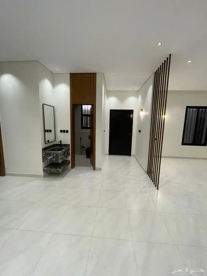 للبيع ارواف ارضيه وارواف علويه تشطيب فندقي ابها المحاله 12