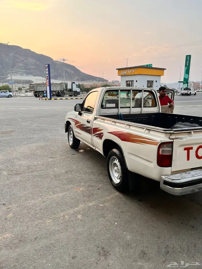 للبيع هايلوكس 2004GL 1