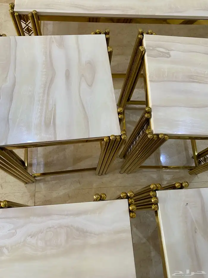 طاولة كبيره مع اربعه صغار للبيع 0