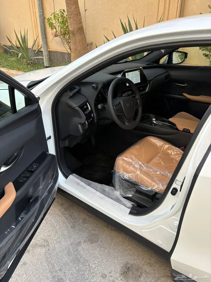 لكزس جديد New UX 300h 2024 4