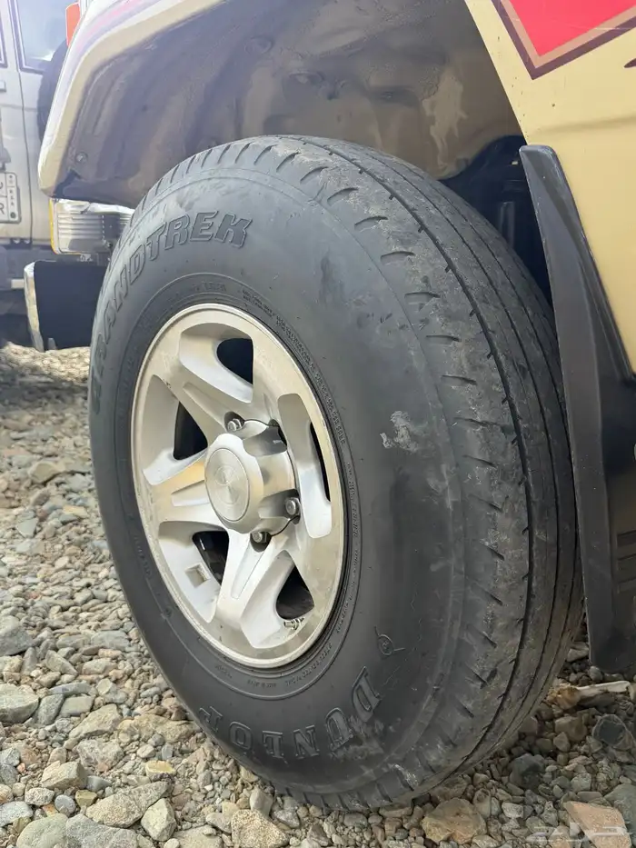 جنوط رفرف شاص ربع بكفراتها. 0