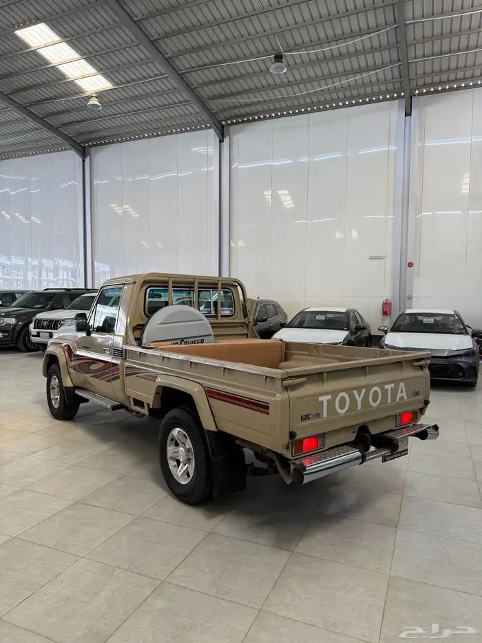 تويوتا شاص بنزين 2014 بريمي مالك اول 4