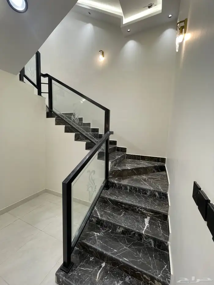 للبيع ارواف ارضيه وارواف علويه تشطيب فندقي ابها المحاله 19