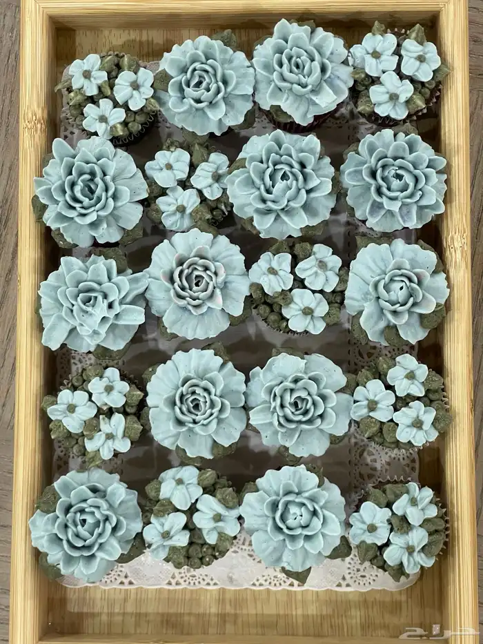 توزيعات ميني كب كيك على شكل ورد ( للاكل) 7