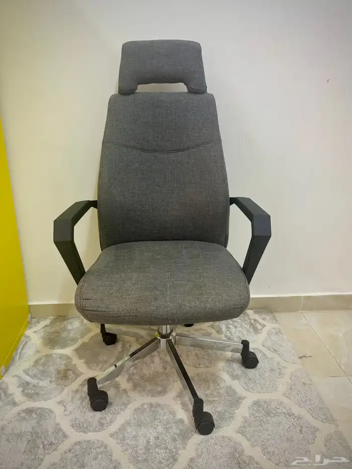 كرسي مكتبي مريح بحالة ممتازة 2