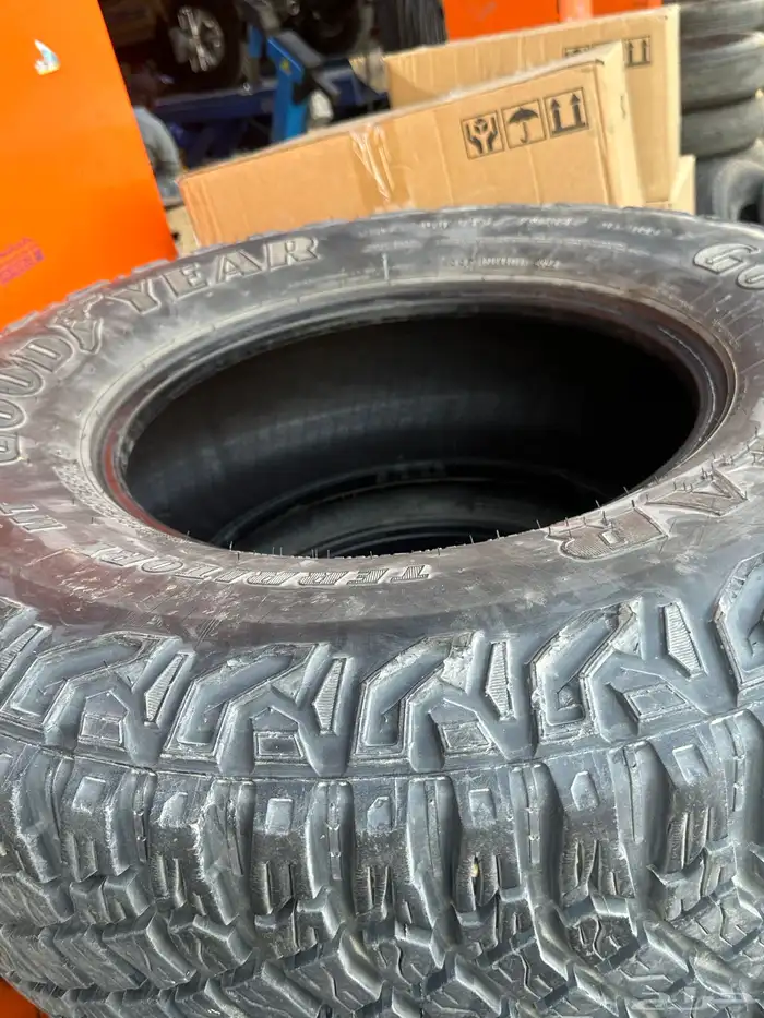 كفرات جودير امريكي نص حجري مقاس 315 70 17 5