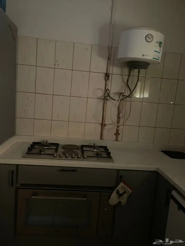 للبيع اثاث   كنب   مطبخ متكامل 4