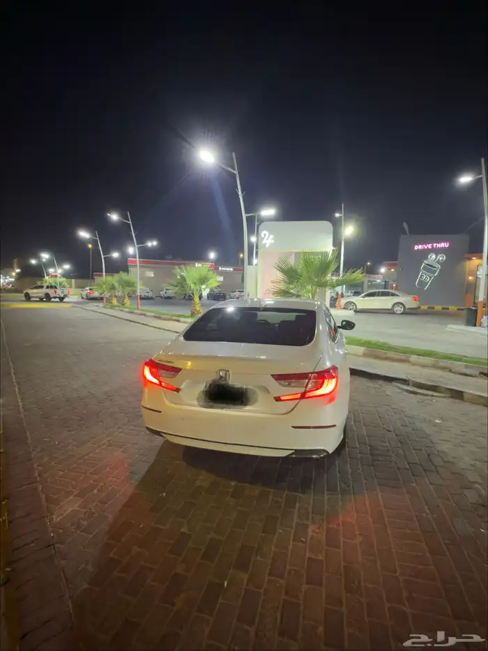 للبيع هوندا أكورد ابيض 2020 استاندر 3