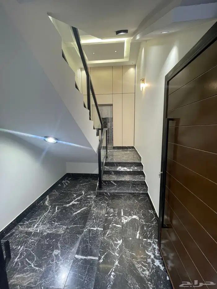 للبيع ارواف ارضيه وارواف علويه تشطيب فندقي ابها المحاله 32