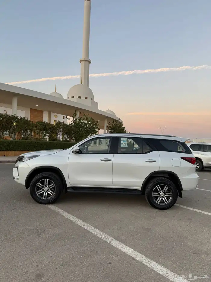 فورشنر 2023 6 سلندر VX سعودي 26