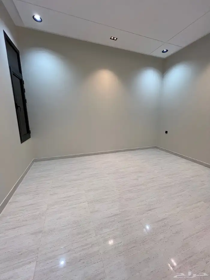 للبيع شقة علويه نظام دور من 6 غرف وسطح خاص بالخميس 500 الف 16