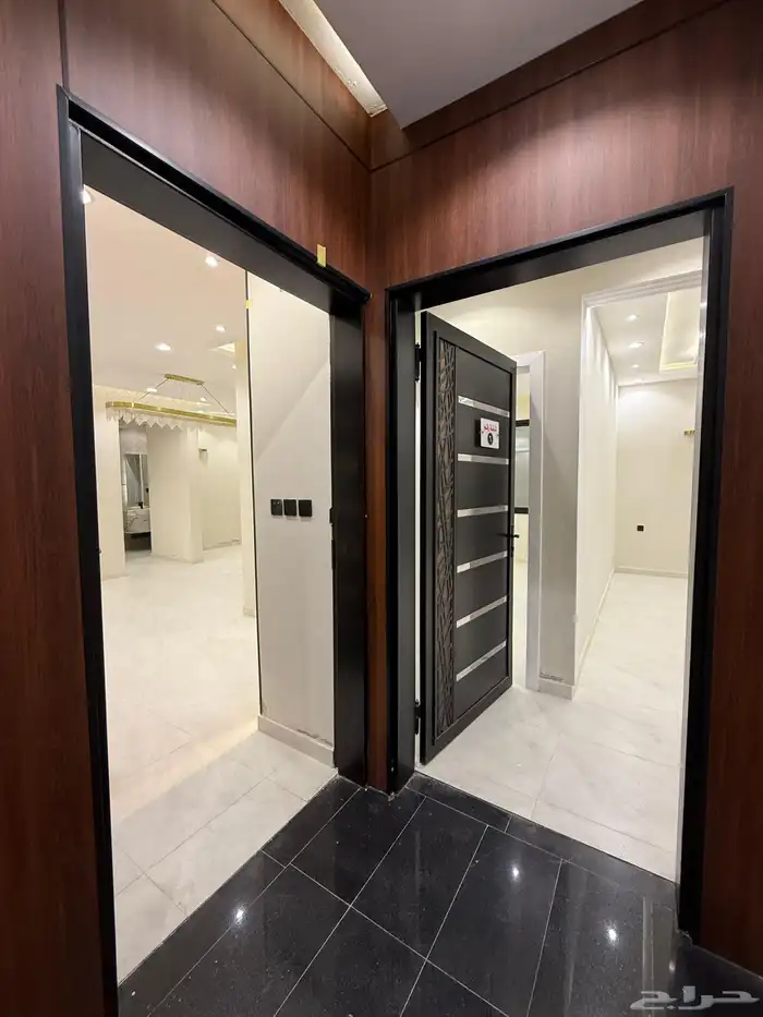 للبيع شقه علويه بدرج داخلي لسطح ابها حطين مقابل كبري المطار 5