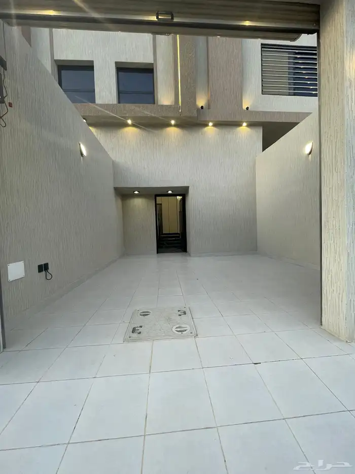 للبيع ارواف ارضيه وارواف علويه تشطيب فندقي ابها المحاله 31