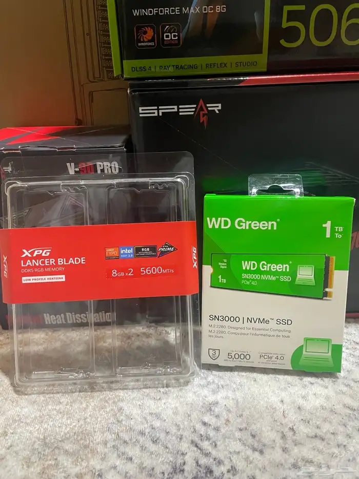 كمبيوتر RTX 5060   يد GameSir احترافية 3