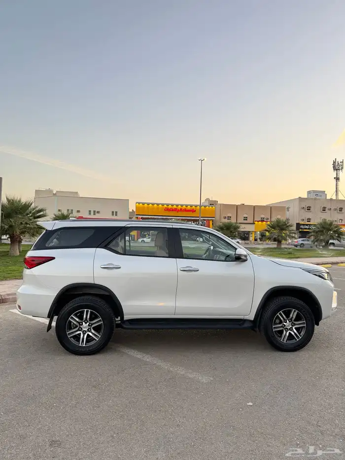 فورشنر 2023 6 سلندر VX سعودي 12