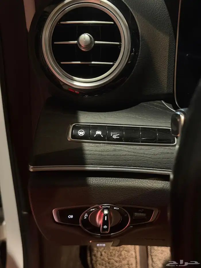 مرسيدس E300 2020 8