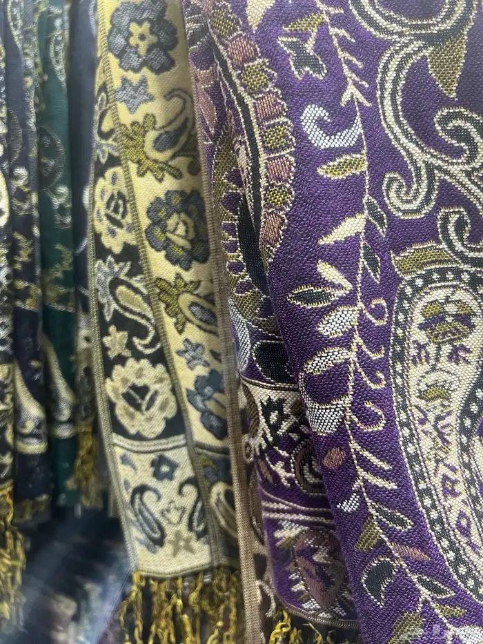 قماش كشميري باللفه ومتوفر جاهز بالحبه مع التغليف هدايا 25