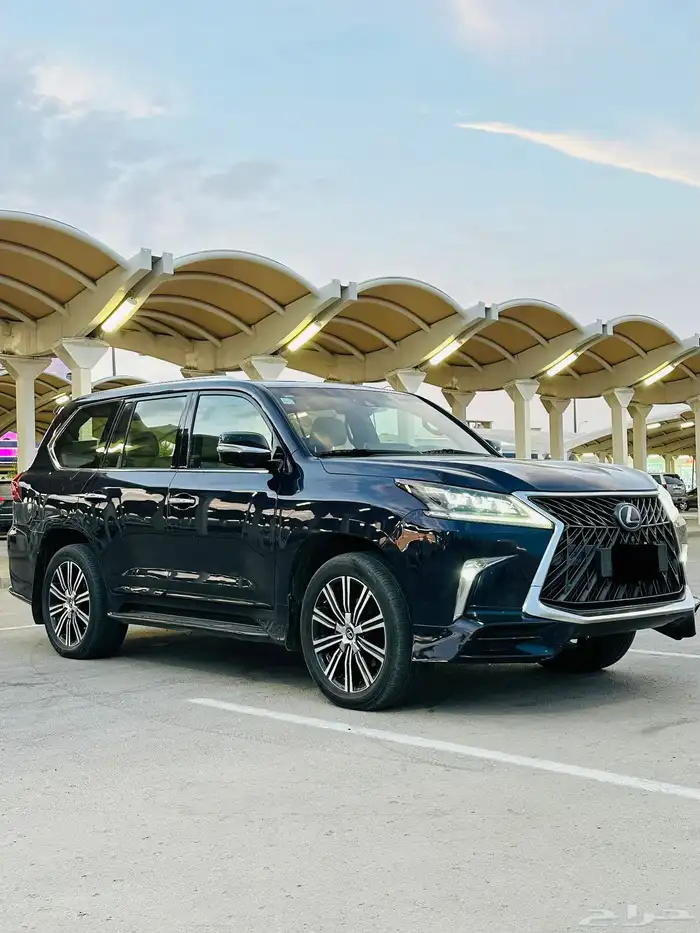 للبيع لكزس LX570s الموديل 2018 محركات وكاله السعر 225000 7