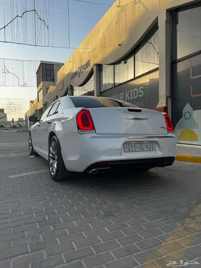 كرايسلر v8 أبيض إكزكتف 27