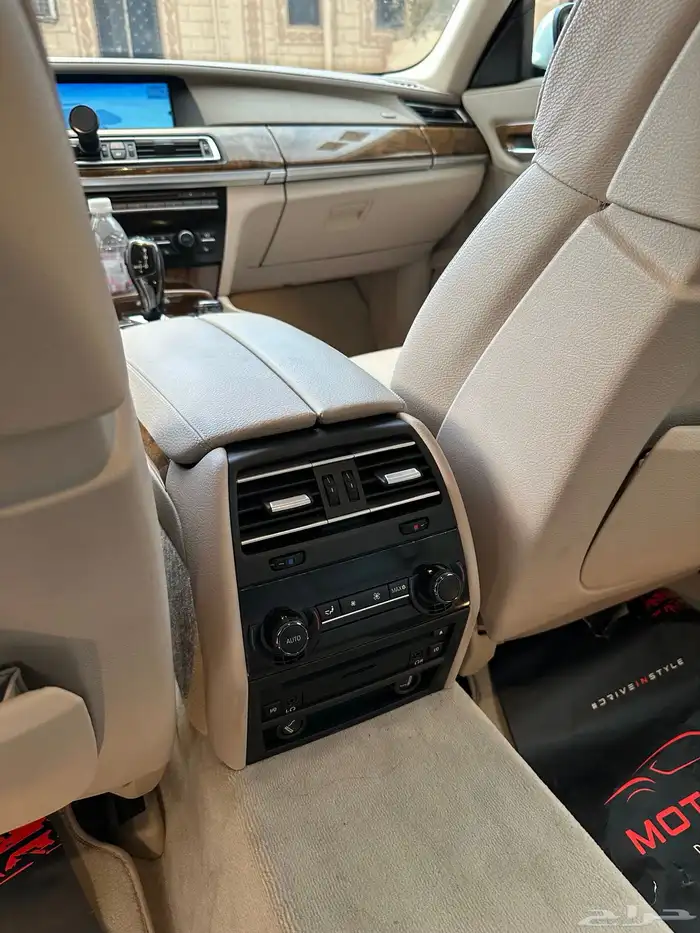 بي ام دبليو الفئة السابعة 2012 11