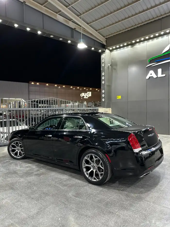 كرايزلر C300 نص فل 2021 هيمي V8 5.7 معرض(عبيد الرشيدي) 5