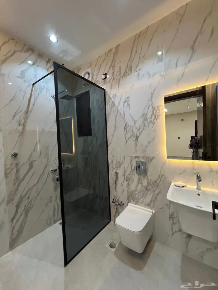 للبيع شقه حي الريان 15