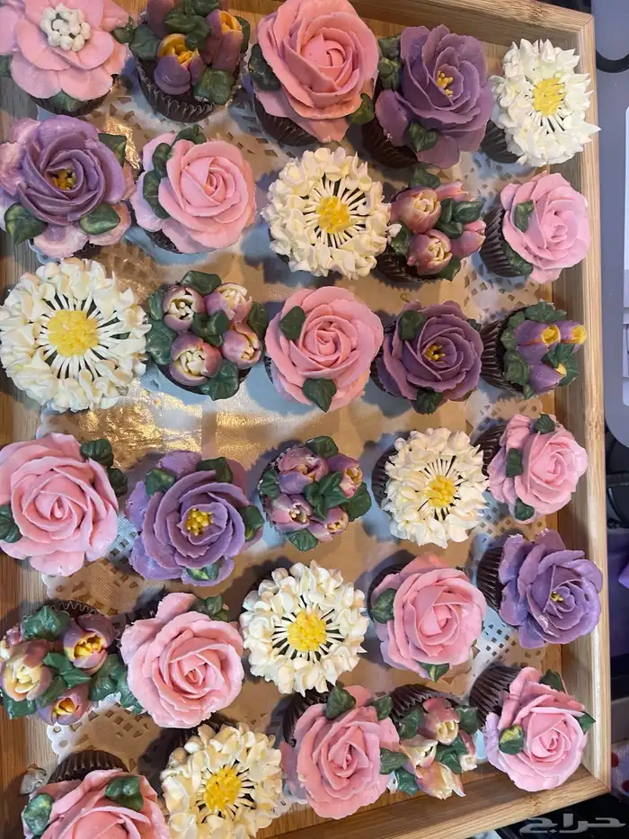 توزيعات ميني كب كيك على شكل ورد ( للاكل) 5